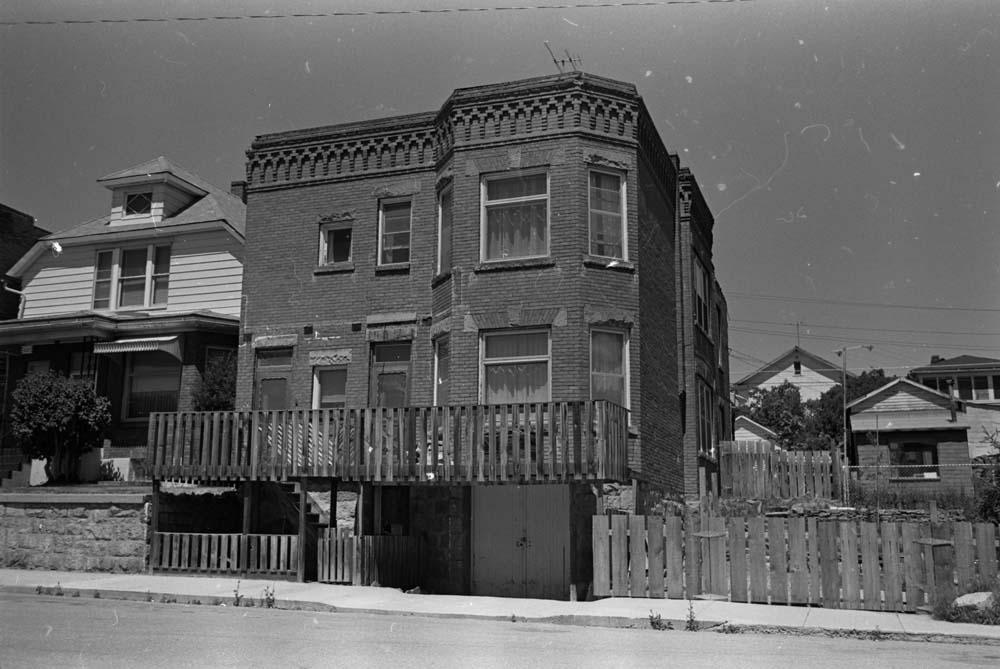 815-817 West Mercury