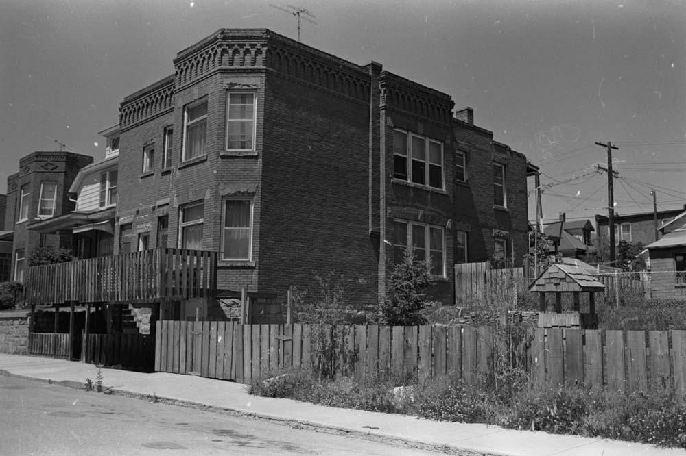 815-817 West Mercury