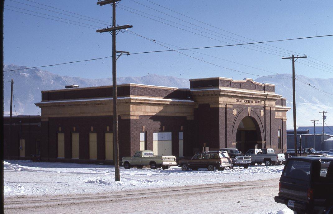Great Northern Station, Front